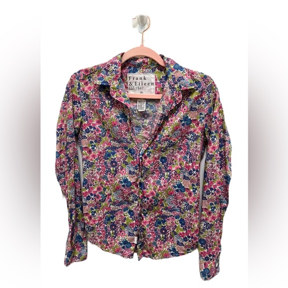 Frank & Eileen Tops - Frank & Eileen Floral Barry Button Down Blouse - Size XS